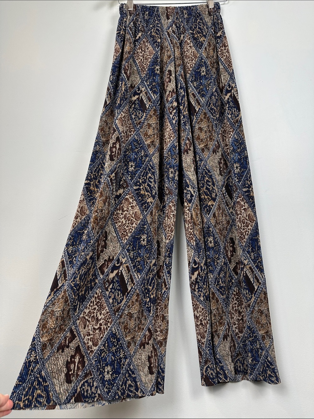 58. Vintage pleated wide leg boho pants